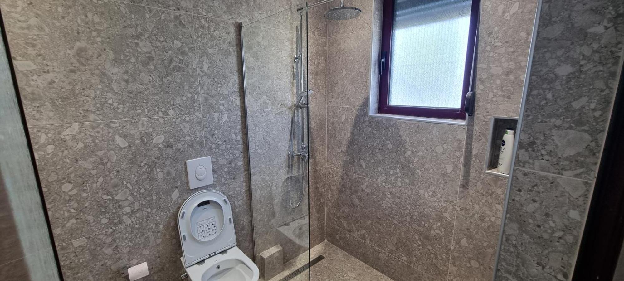 Matt House 2 Bedroom 2 Bathroom Beachside Apartament Durrës